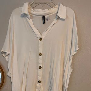 White button down blouse with brown buttons size L
